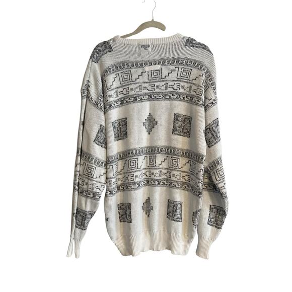 Vintage White Gray Pullover Abstract Grecian Pattern Acrylic Sweater Size Medium - Picture 2 of 16